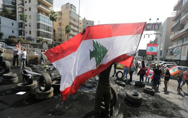  عناصر حركة أمل يقمعون متظاهرين جنوبي لبنان