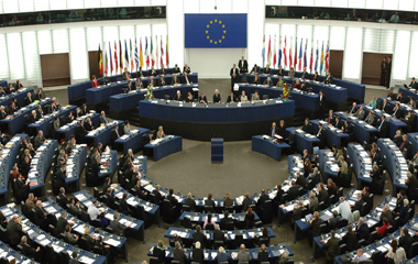 الاتحاد الأوروبي يمدد عقوباته الاقتصادية على النظام السوري
